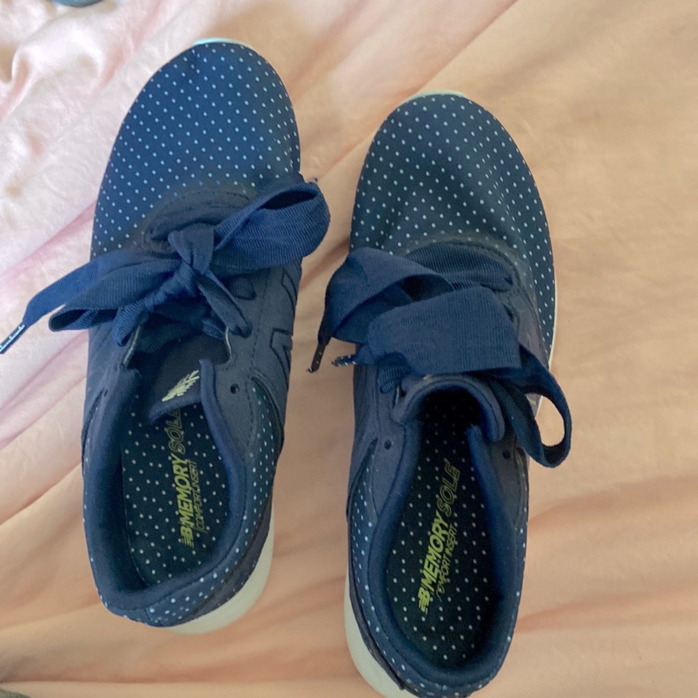 New balance tennis shoes